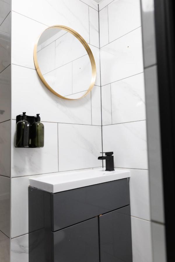 Chic Urban 2 Bedroom Apartments Cardiff Esterno foto