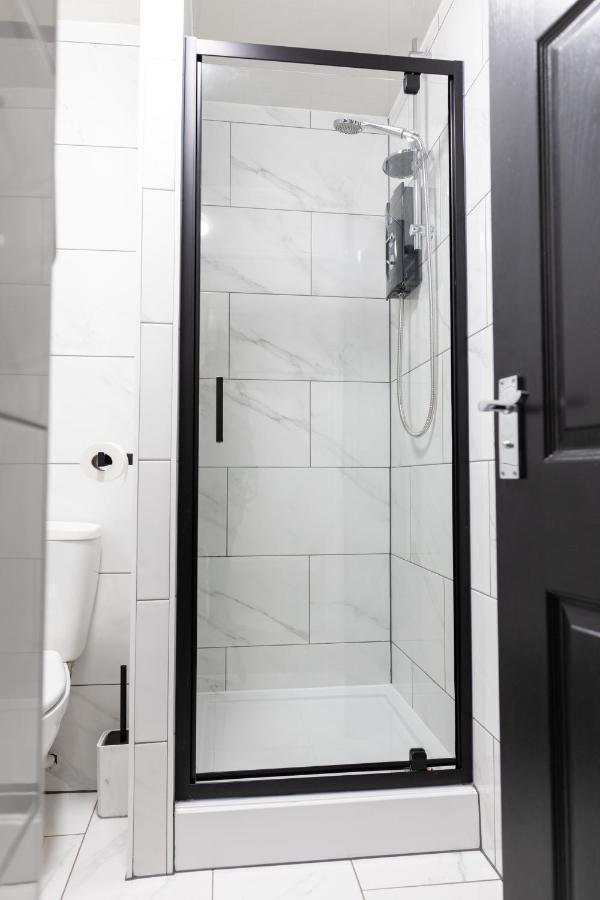Chic Urban 2 Bedroom Apartments Cardiff Esterno foto