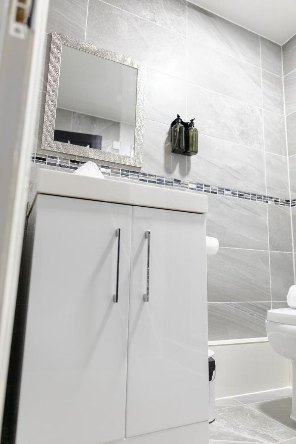 Chic Urban 2 Bedroom Apartments Cardiff Esterno foto
