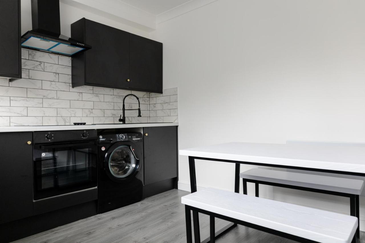 Chic Urban 2 Bedroom Apartments Cardiff Esterno foto
