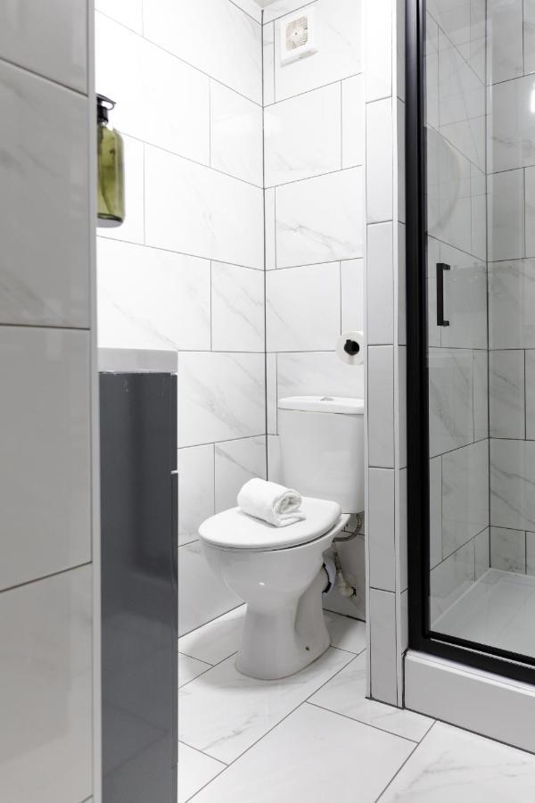 Chic Urban 2 Bedroom Apartments Cardiff Esterno foto